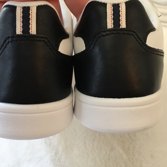 NWOB Ellen Degeneres Dog Sneakers - Picture 6 of 8